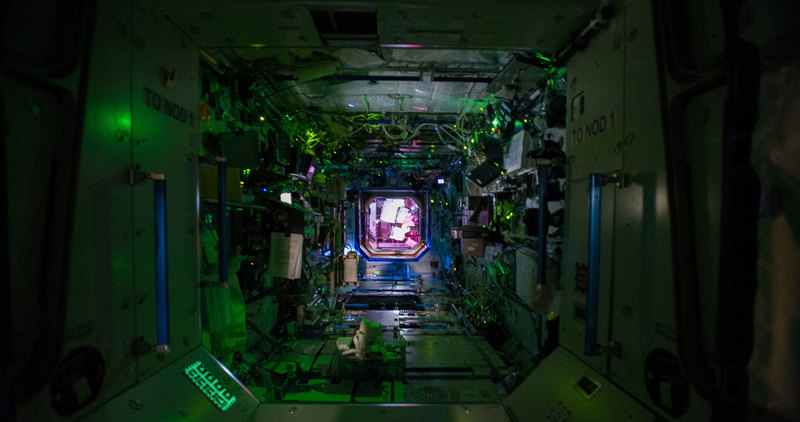 Краткий обзор исследований об опасности бактерий для человека в межпланетных путешествиях: в космосе они становятся более устойчивы к антибиотикам и опасны для здоровья