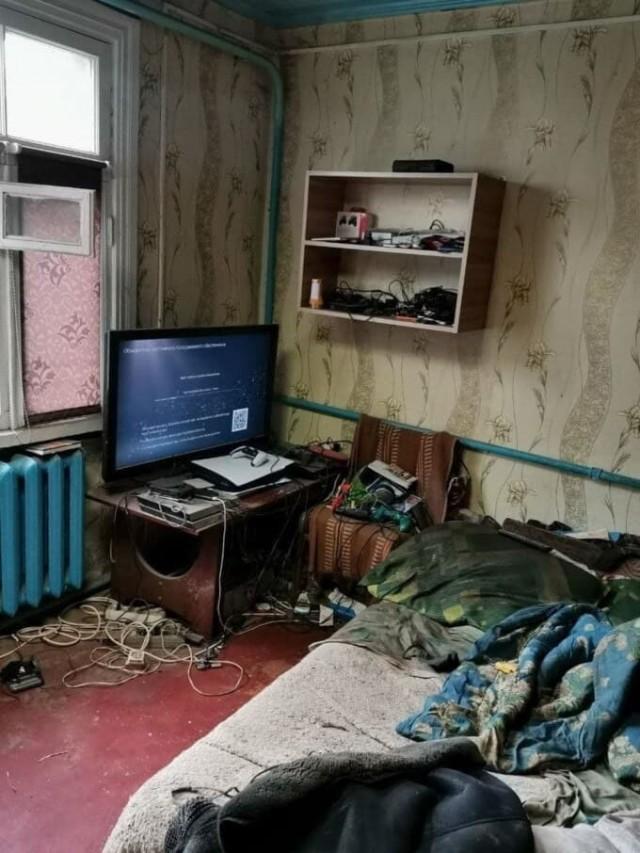 «Вписывается в любой интерьер»: история фото PlayStation 5 в «киберпанковой» обстановке