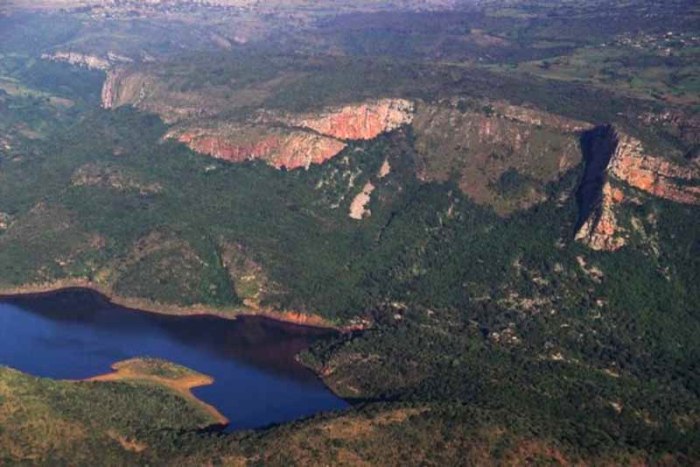 Мистика, окружавшая озеро, не остановила исследователей. /Фото: moscow-airports.com