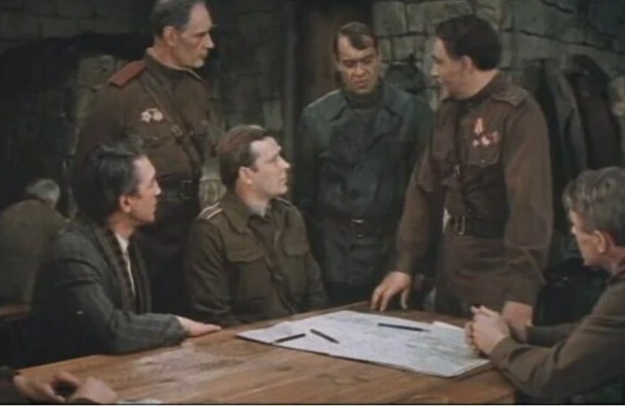 Кадр из фильма «Фронт в тылу врага». / Фото: www.kinopoisk.ru Кадр из фильма «Фронт в тылу врага». / Фото: www.kinopoisk.ru