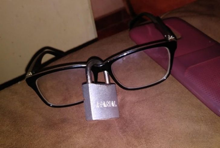 22 человека, которых мама точно в понедельник родила, иначе откуда этот вагон невезения