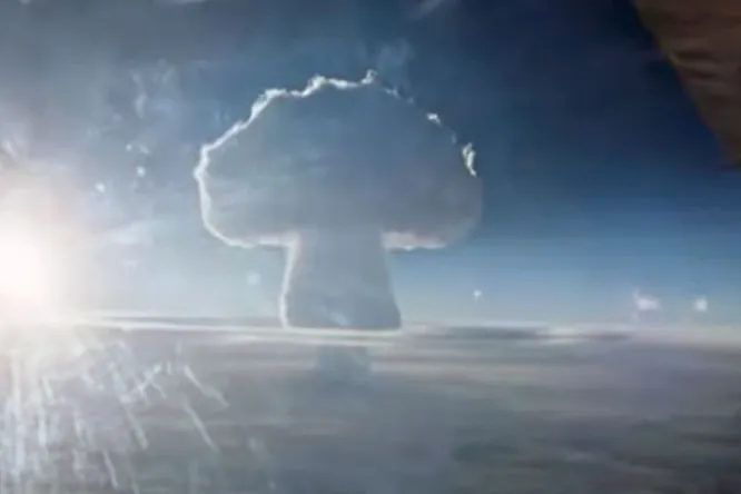 Рассекреченное видео взрыва самой мощной в&amp;nbsp;мире бомбы: огненный ад