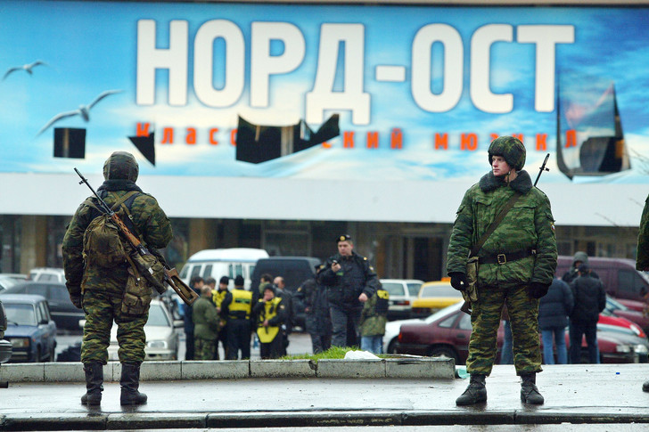 Фото №1 - Подвиг офицера, который пожертвовал собой, чтобы спасти заложников во время «Норд-Оста»