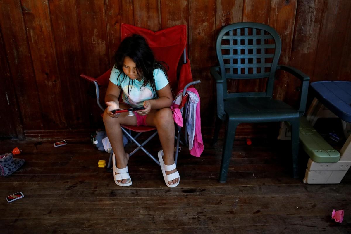 Через месяц после того, как ураган Йен опустошил Форт-Майерс