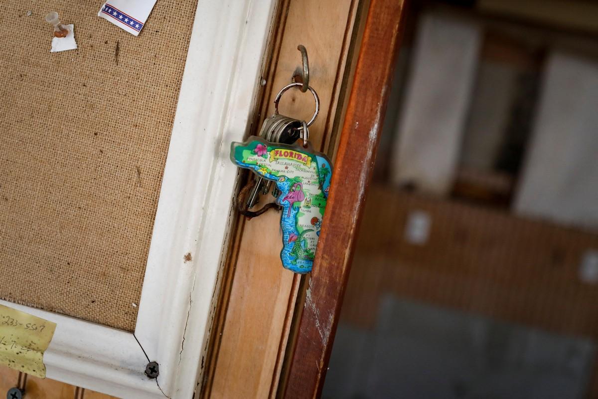 Через месяц после того, как ураган Йен опустошил Форт-Майерс