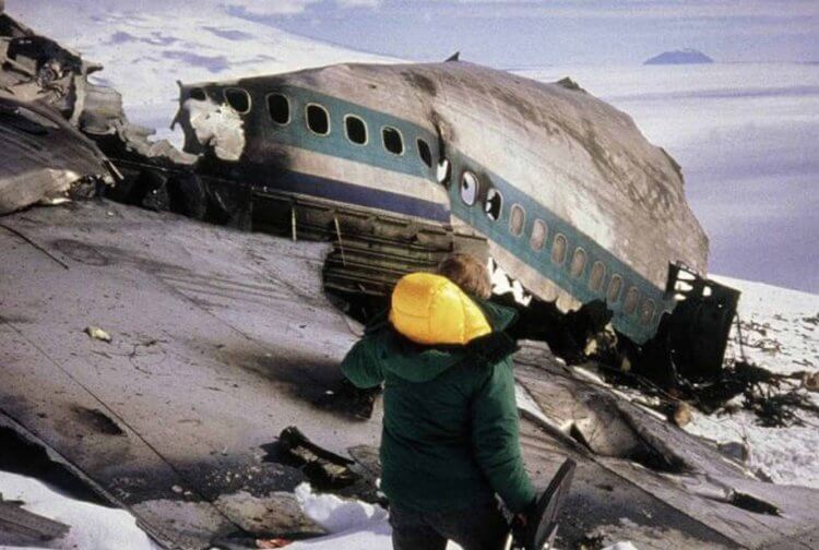 Авиакатастрофа у вулкана Эребус. Фотография после крушения самолета DC-10 на вулкане Эребус. Источник: dallasnews.com. Фото.