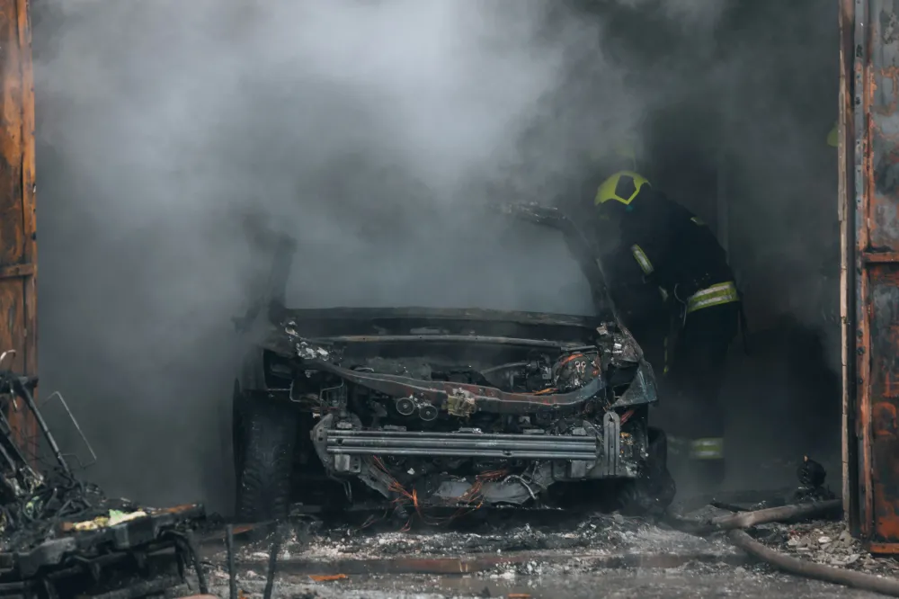 В новогоднюю ночь во Франции сожгли почти тысячу автомобилей