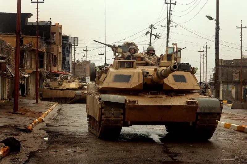 218e4f4966_u_s__army_m1a2_abrams_at_tal_afar.webp