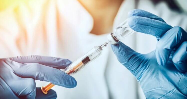 Может ли вирус мутировать и стать опаснее? Cезонная вакцинация от гриппа может уменьшить вероятность тяжелого течения птичьего гриппа. Источник: dinastiy.ru. Фото.