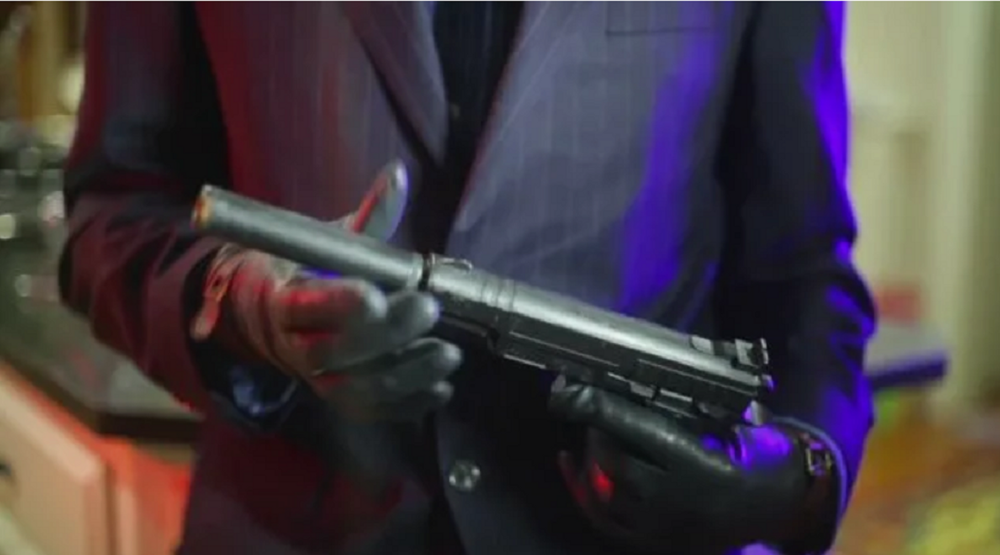 4. Пистолет с глушителем стреляет бесшумно