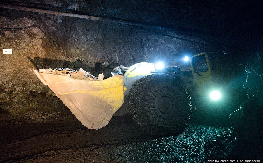 Отгрузка горной массы осуществляется с помощью погрузо-доставочной машиной Отгрузка горной массы осуществляется с помощью погрузо-доставочной машиной