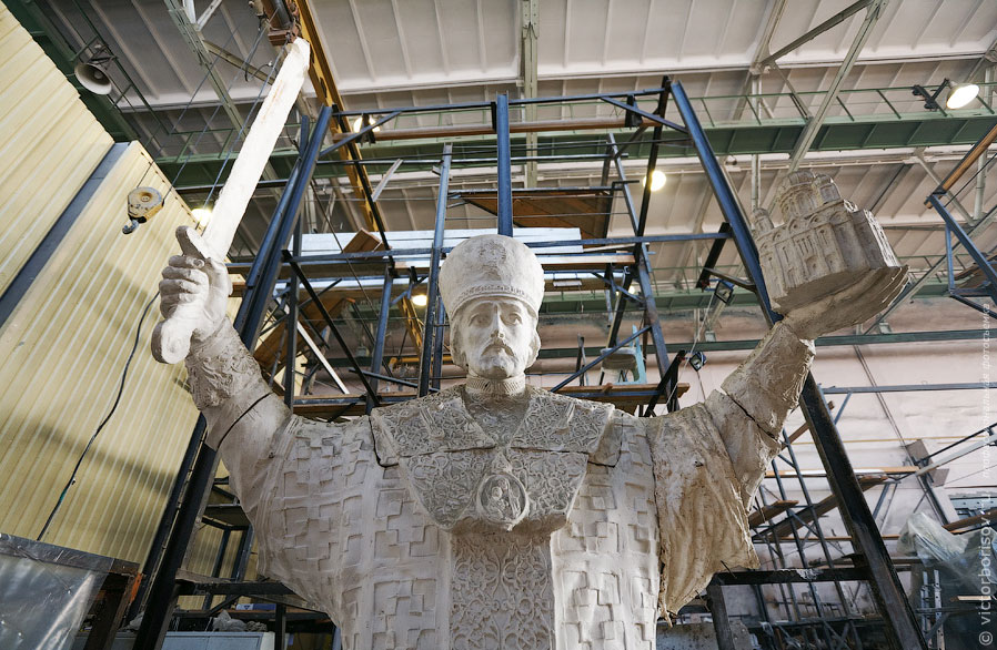 Как делают скульптуры и памятники