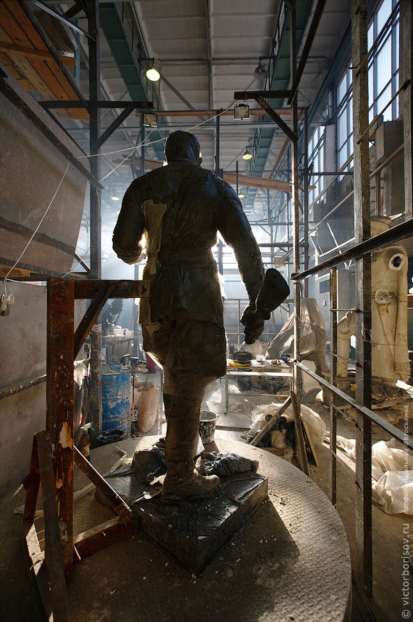 Как делают скульптуры и памятники