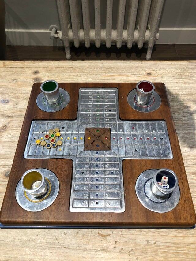 3. «Нашел в Мадриде в квартире, очень интересно, что за игра» 3. «Нашел в Мадриде в квартире, очень интересно, что за игра»