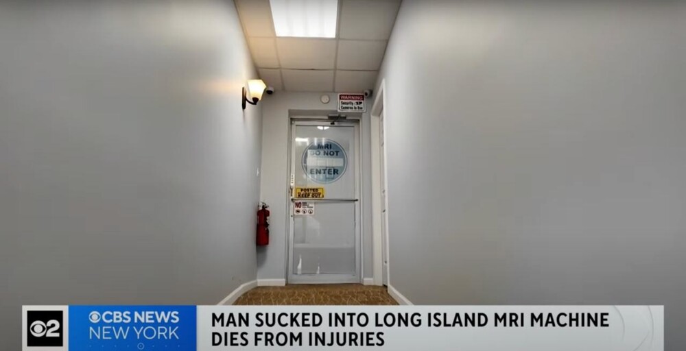 В США мужчину затянуло в аппарат МРТ из-за толстой цепи на шее В США мужчину затянуло в аппарат МРТ из-за толстой цепи на шее