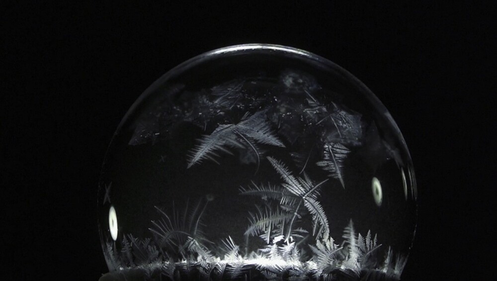 16. Замерзающий мыльный пузырь 16. Замерзающий мыльный пузырь