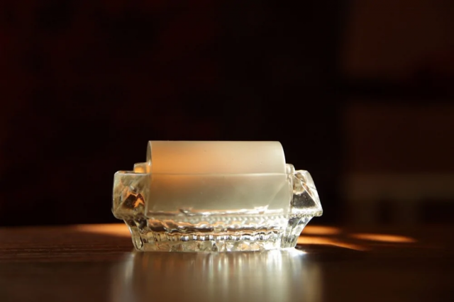 10. Небольшая стеклянная ванночка с роликом