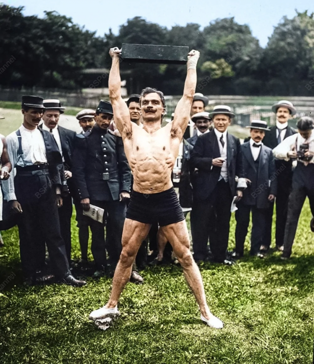 Соревнования по тяжелой атлетике. Венсен, Франция, 1914 год.