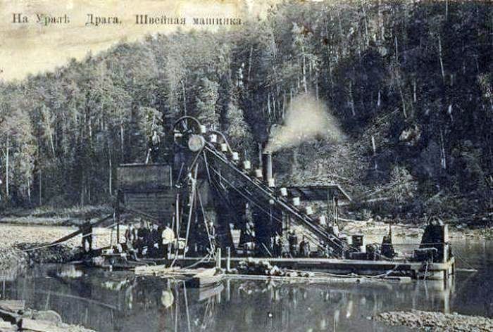 Драга на реке Тагил, промывшая сотни тысяч тонн песка для добычи крупиц золота. | Фото: historyntagil.ru.