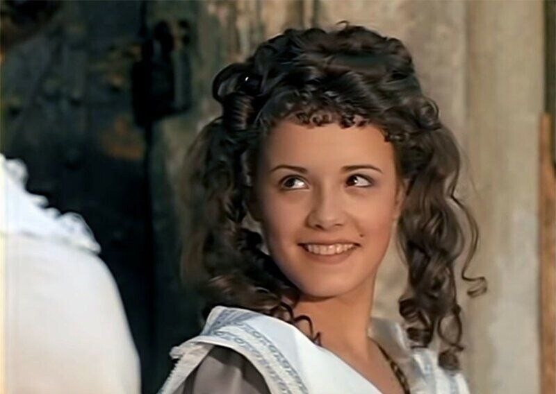 Елена Цыплакова – красотка Кэтти, служанка Миледи в фильме "Д'Артаньян и три мушкетера". Елена Цыплакова – красотка Кэтти, служанка Миледи в фильме "Д'Артаньян и три мушкетера".