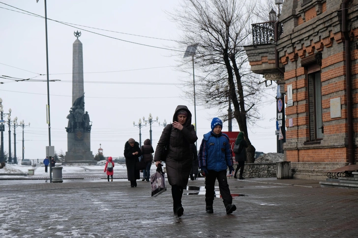 Прохожие в центре Хабаровска, архивное фото | Источник: Vladimir Tretyakov/Shutterstock/Fotodom.ru
