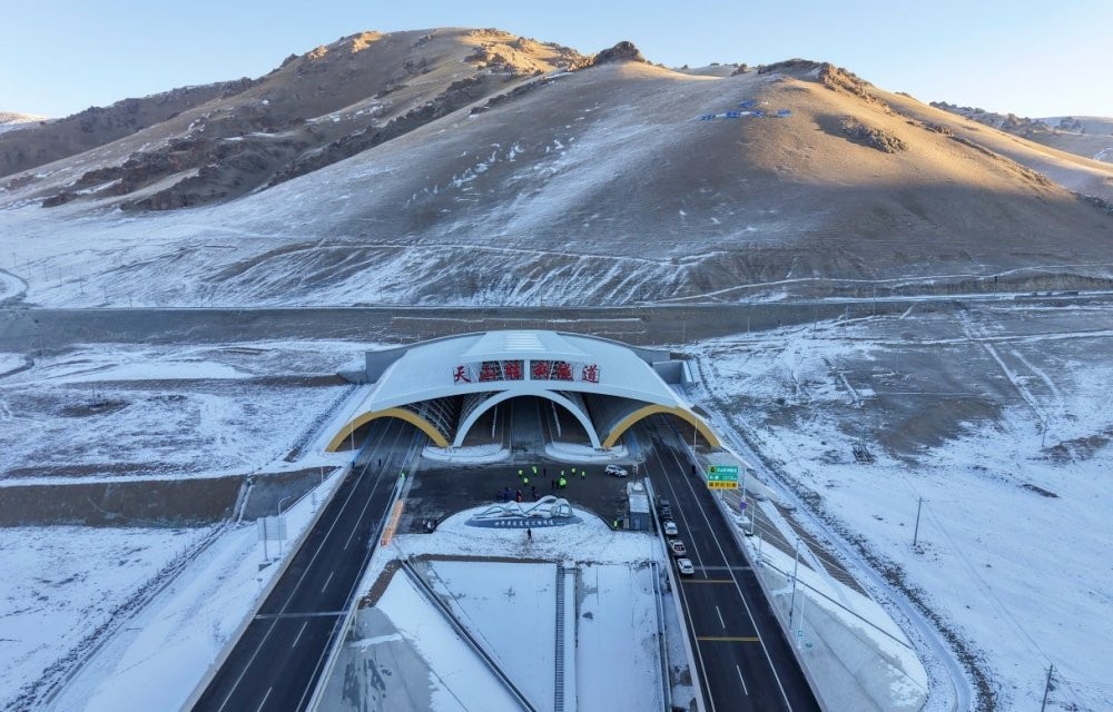 В Китае открыли самый длинный в стране автомобильный туннель