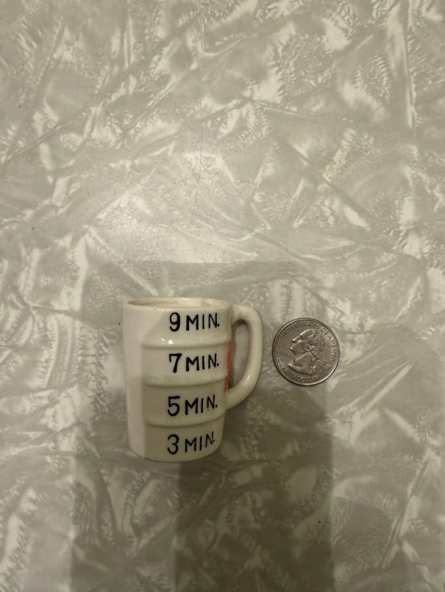 Мензурка мерная для маленьких доз лекарств.