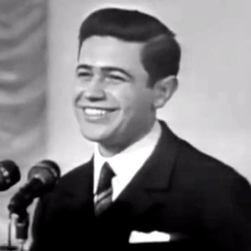 Евгений Петросян в 1971 году | Источник: Советский юмор / YouTube