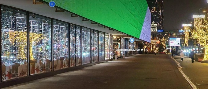 Кадр из фильма и современный вид на Московский дом книги на Новом Арбате | Источник: Яндекс.Карты