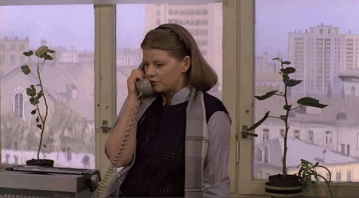 «Не родись красивой, а родись активной»: где снимали фильм «Самая обаятельная и привлекательная» | Источник: Киноконцерн «Мосфильм» / YouTube