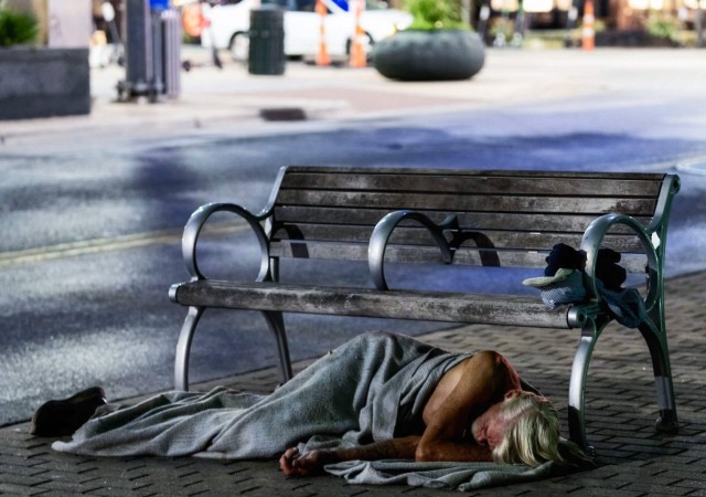 Враждебная архитектура