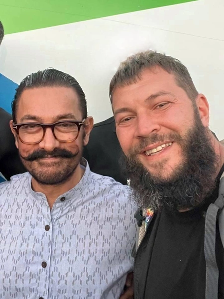 А здесь с Аамиром Ханом | Источник: архив Александра Миронова