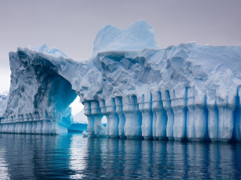 23. Льды в Антарктиде в виде моста