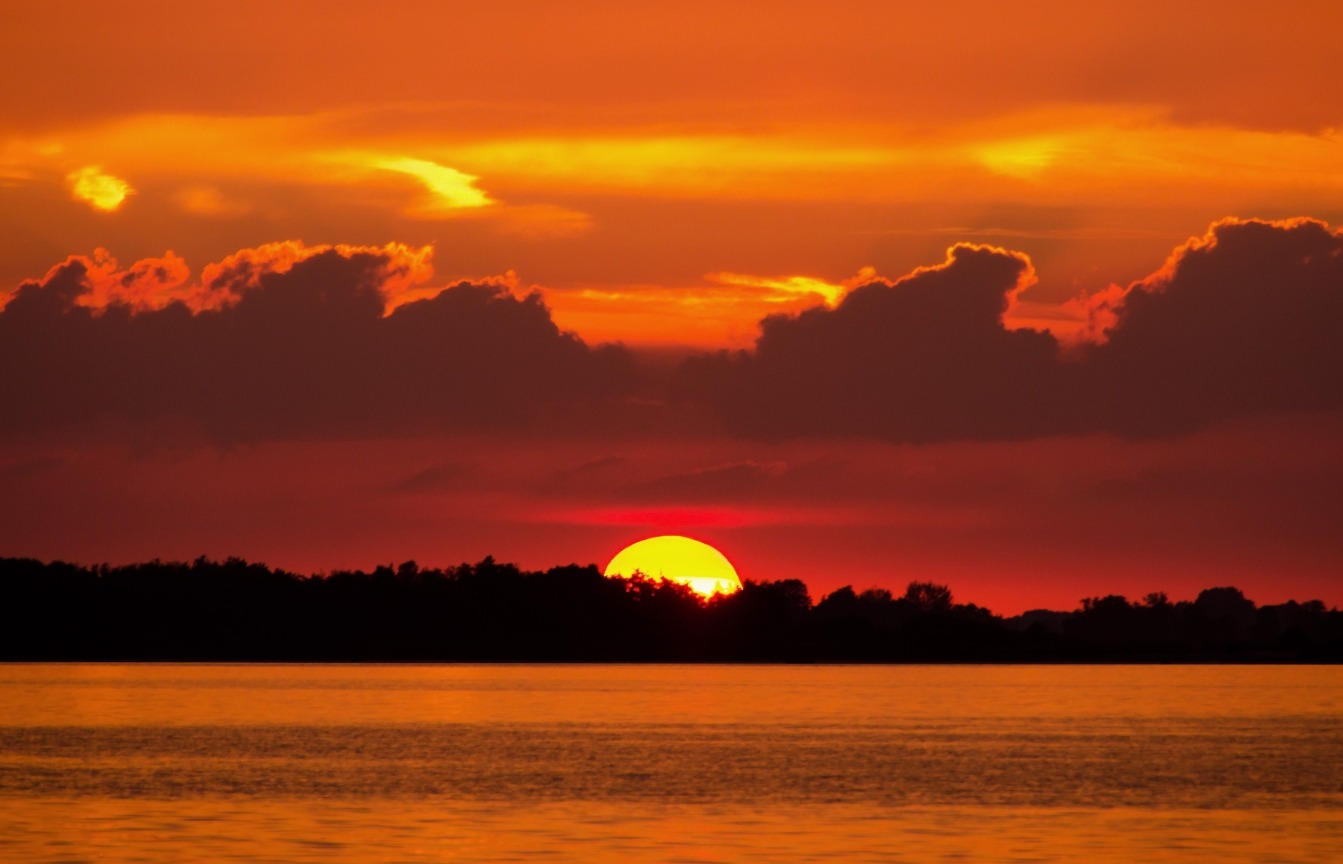 Почему закаты и рассветы красные. Закат — это результат исчезновения синей части из белого света. Почему закаты и рассветы красные. Закат — это результат исчезновения синей части из белого света. Фото.