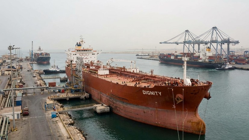 «Останется только разводить костры на палубе»: капитан задержанного в Египте российского танкера подал сигнал бедствия