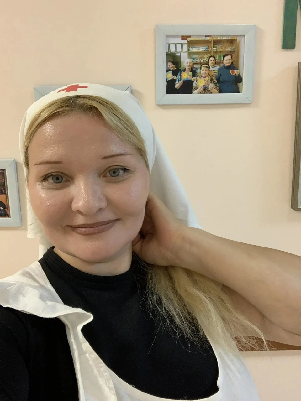Мама Лена еще и волонтер - пациенты ждут ее дежурств: и порядок наведет, и песню споет. Фото: Архив семьи Басковых