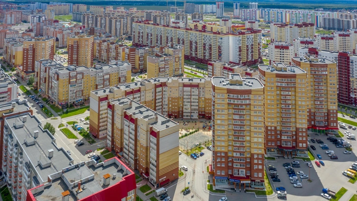 Переехавшего из Израиля Владислава устроило качество жизни в новых районах Тюмени: город развивается, есть все нужные сервисы, говорит россиянин | Источник: Copter72/Shutterstock/Fotodom.ru