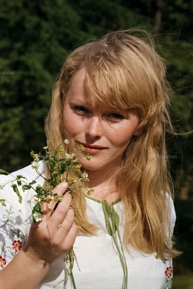 Валентина Булавцева, студентка второго курса Белорусского сельскохозяйственного техникума по подготовке руководящих кадров колхозов и совхозов. Село Сенницы, 1980 год.
