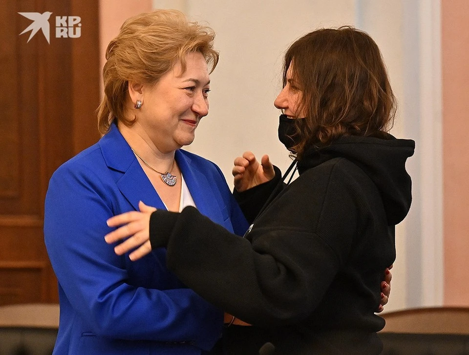 Авдокат Полины Лурье Светлана Свириденко и её подзащитная после оглашения судебного решения по делу о квартире Ларисы Долиной.