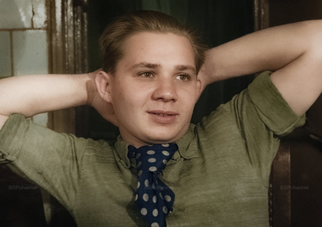 Евгений Леонов в юности.