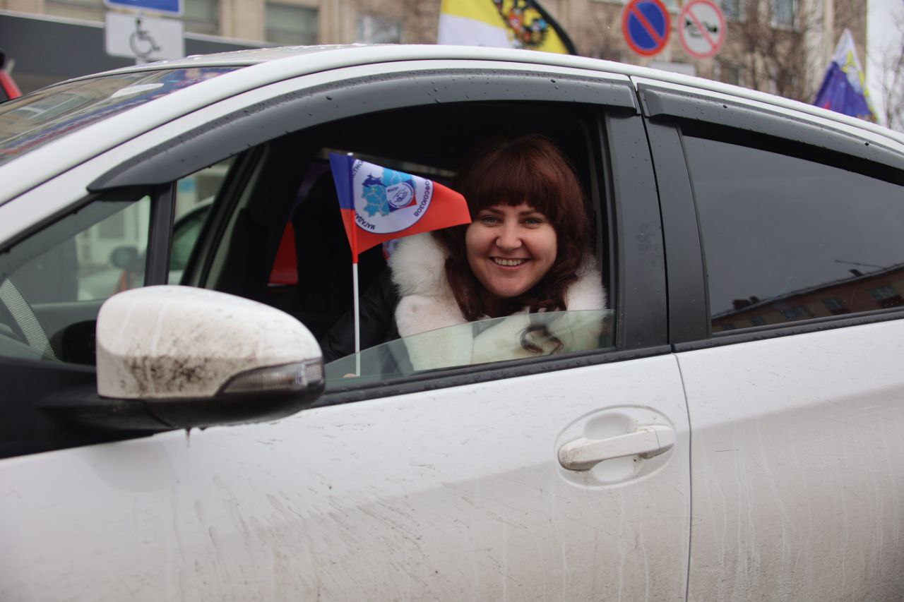 В Магадане стартовал автопробег, посвященный Первомаю и поддержке СВО /  События города М. / magSpace.ru