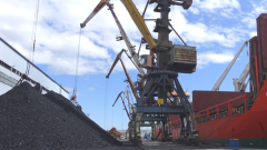 В магаданский морпорт доставлено 27,5 тысяч тонн угля для Магаданской ТЭЦ