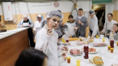 Колымским школьникам показали, как на свет появляются мясные деликатесы, сосиски и колбаса