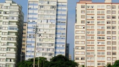 Из-за чего в Бразилии появились целые кварталы кривых падающих домов