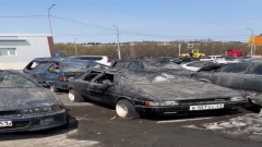 На Камчатке после аномального снегопада оттаяли машины, которые месяцами лежали под сугробами