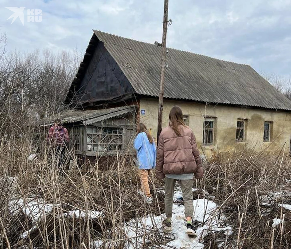 Дом в Тульской области, где родились и росли первые годы со слепоглухонемой матерью старшие приемные дети. Фото предоставлено Николаем и Натальей Патока